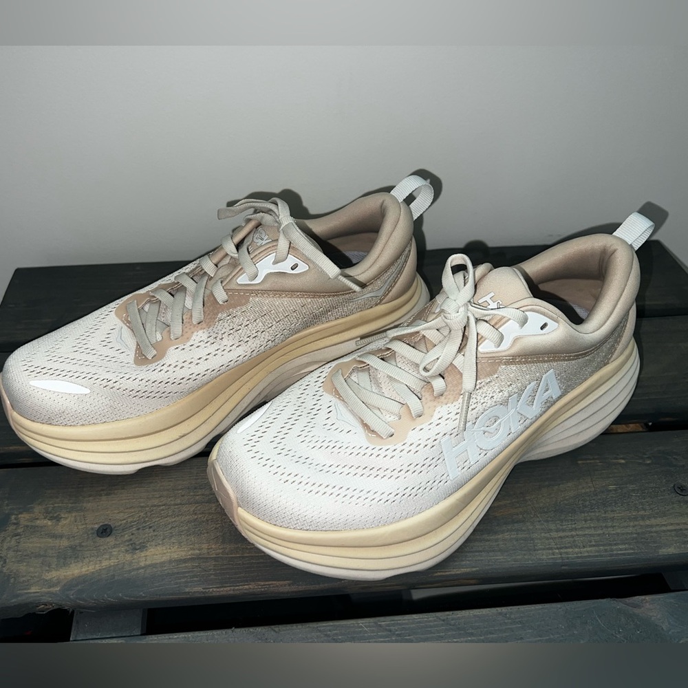 HOKA Women’s Bondi 8 color: Shifting sand/eggnog size:8